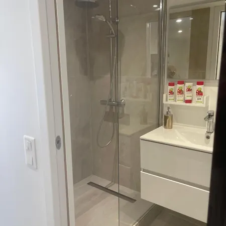 Grand Neuf A 50 M Du Port Apartment
