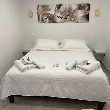 Grand Neuf A 50 M Du Port Apartment *